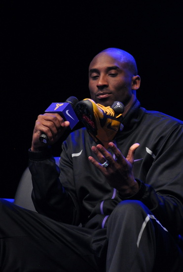 图片报：阿德耶米续约只接受加入解约条款，金额或达8000万欧（图片报：阿德耶米愿续约但需加入解约条款，解约金或高达8000万欧元）