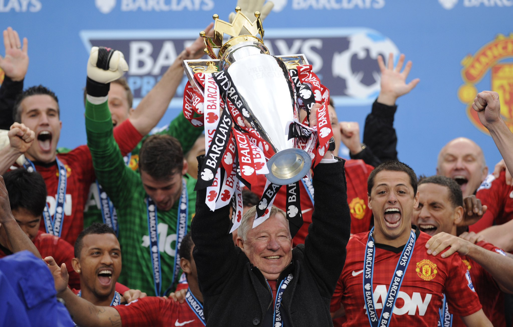 U22国足力克韩国U22，球迷在球员谢场时高喊“雄起”（U22国足力挫韩国U22，谢场之际看台齐喊“雄起”）