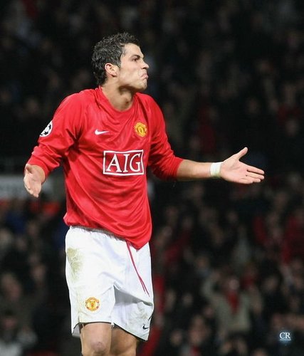 卡佩罗：阿莱格里让一支散乱的米兰具备争冠实力，但还少中锋（卡佩罗：阿莱格里将散乱的米兰打造成争冠之师，但仍缺一名中锋）