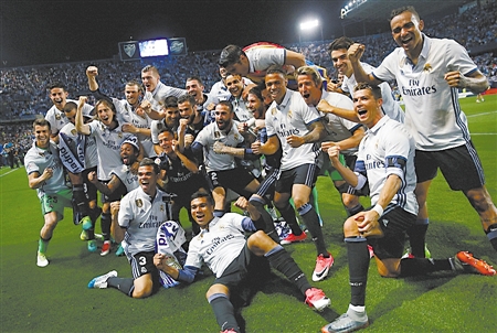 王钰栋首个主力赛季表现：共12球5助攻，荣膺中超本土金靴（12球5助攻！王钰栋主力首季加冕中超本土金靴）