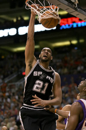 哈登生涯第12次单场55+，詹杜库生涯合计仅10次（哈登生涯55+场次达12场，詹杜库三人合计仅10场）