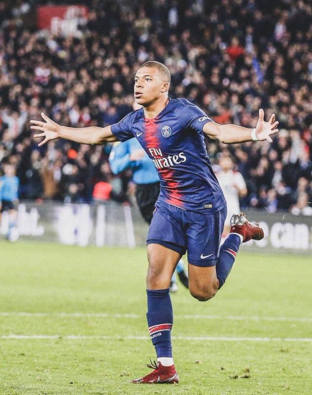 80后中超老将盘点！京门铁闸！“大器晚成”的国安门神侯森！（80后中超宿将巡礼：大器晚成的国安门神侯森，京门铁闸再现风采）