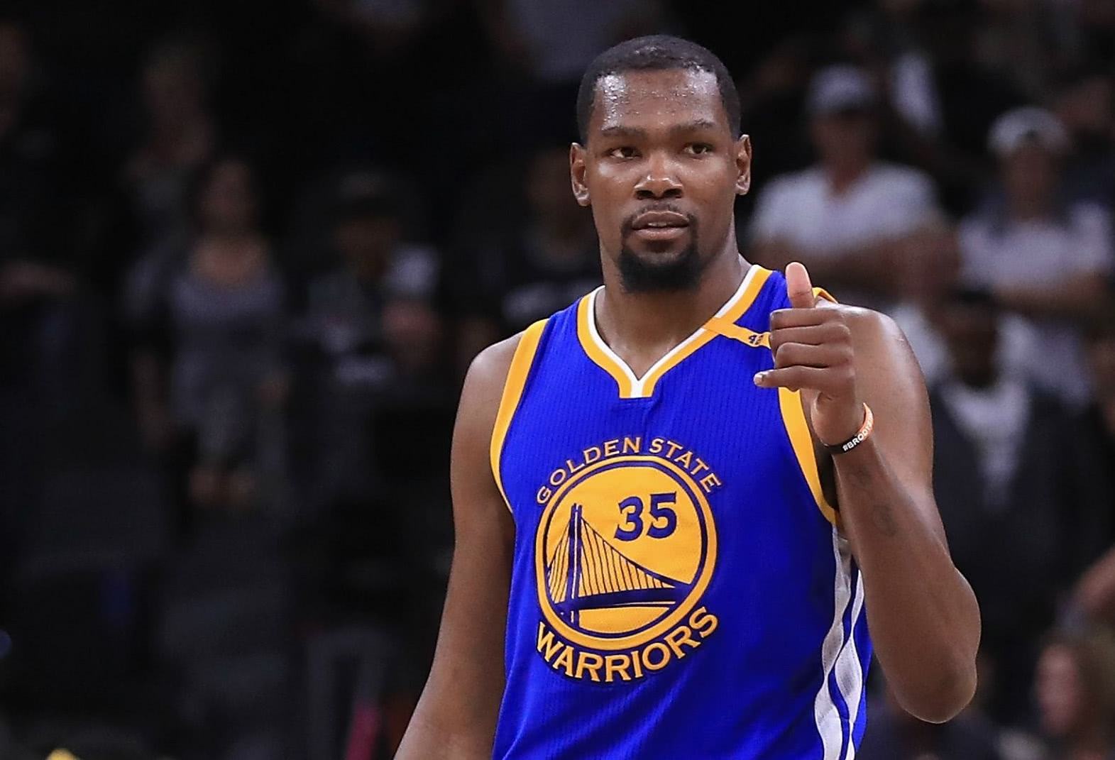 卡利亚里主帅：我在球员时代盯防过C罗，那真是令人激动（卡利亚里主帅回忆：球员时期曾盯防C罗，激动难忘）