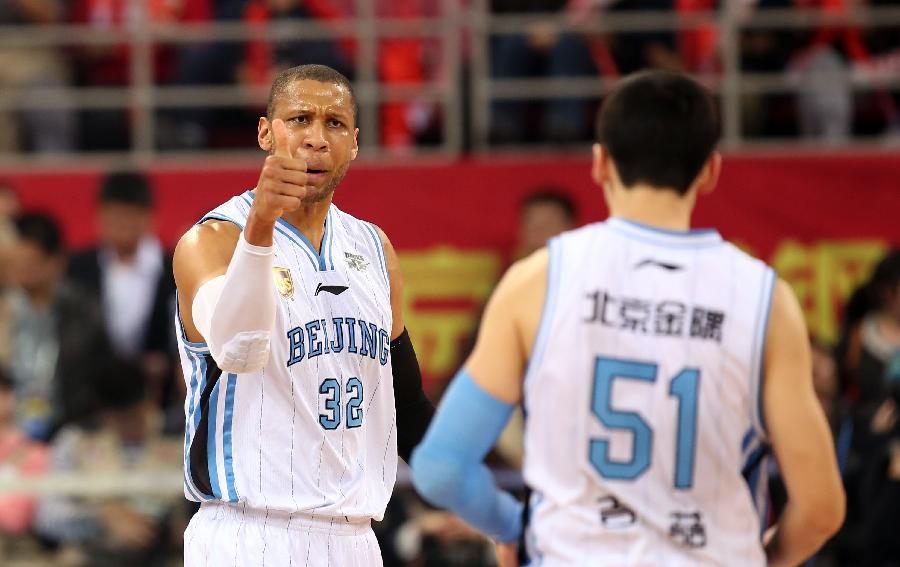 维拉力克曼城阿森纳，曼联利物浦你方唱罢我登场，或酝酿一场换帅抢亲交锋闹剧！（阿斯顿维拉连斩曼城与阿森纳，曼联利物浦轮番登场，换帅抢人大战一触即发？）