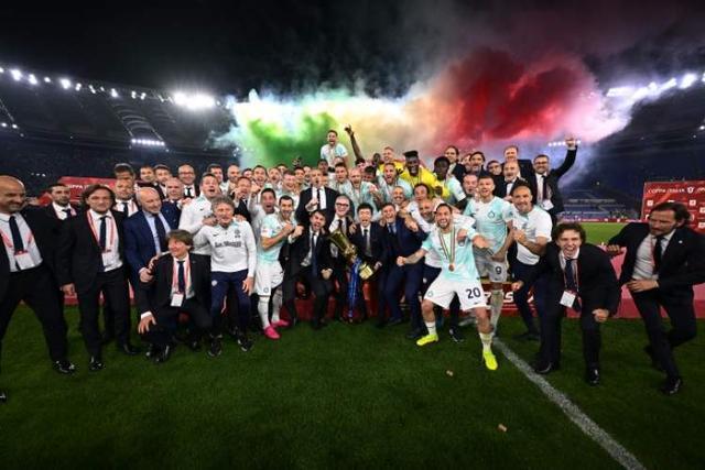 中足联颁奖：辽宁铁人外援姆本扎当选中甲赛季最佳球员（中足联年度颁奖：辽宁铁人外援姆本扎荣膺中甲赛季最佳球员）